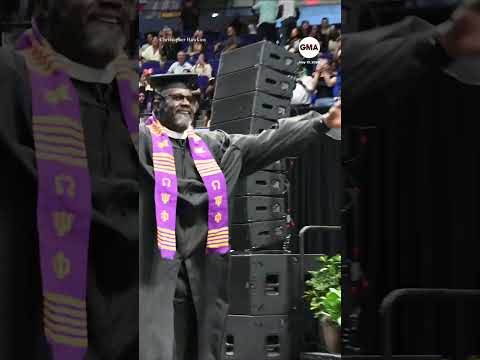 Shaq trolls Charles Barkley on stage