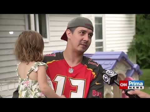 Medvědi rozbili dveře a vloupali se do domu, dětem snědli sušenky. Rodina je načapala