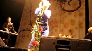 DEBBIE HARRY ON A WHITEOUT RAMPAGE!