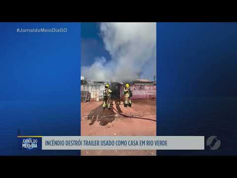 Bombeiros controlam incêndio em terreno baldio em Caldas Novas