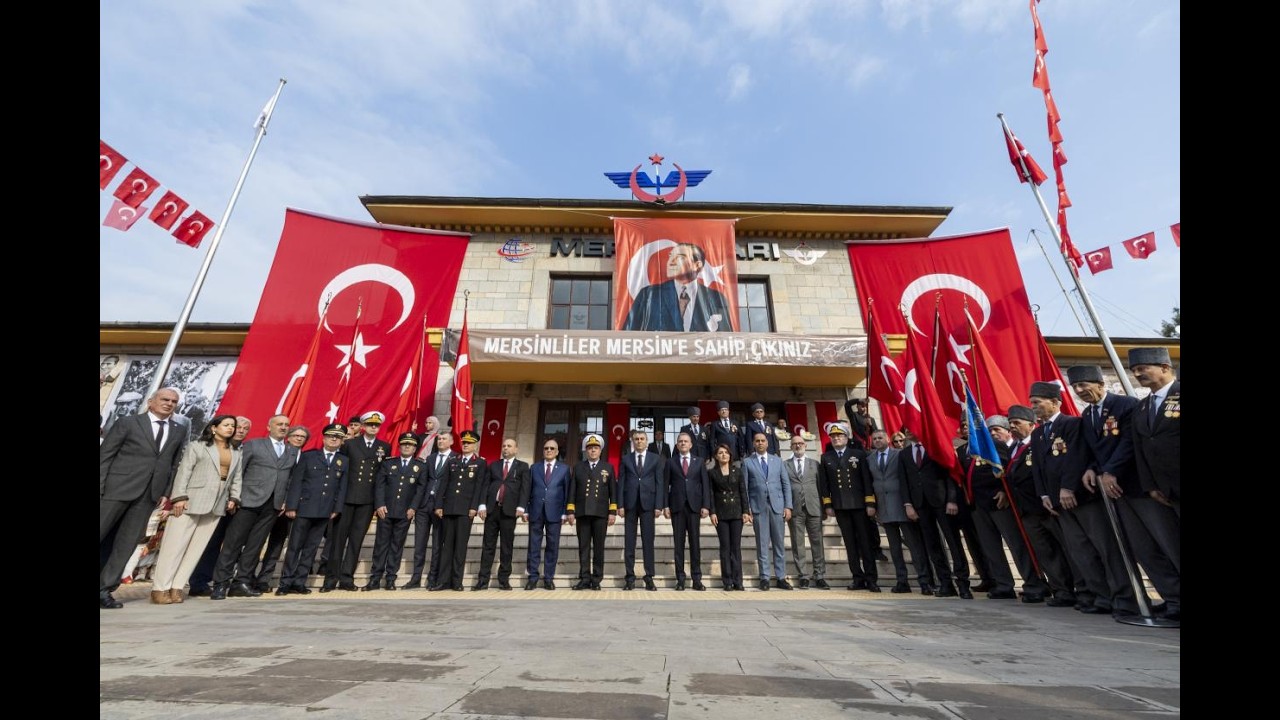 BAŞKAN SEÇER VE MERAL SEÇER, ATATÜRK’ÜN MERSİN’E GELİŞİNİN YIL DÖNÜMÜ PROGRAMLARINA KATILDI