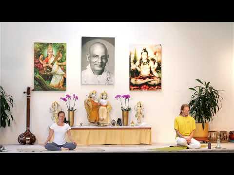 YOGA "Ankommenstunde" mit Mahindra - Yoga Vidya Mittelstufe Live - 16:30 Uhr 25.06.2021