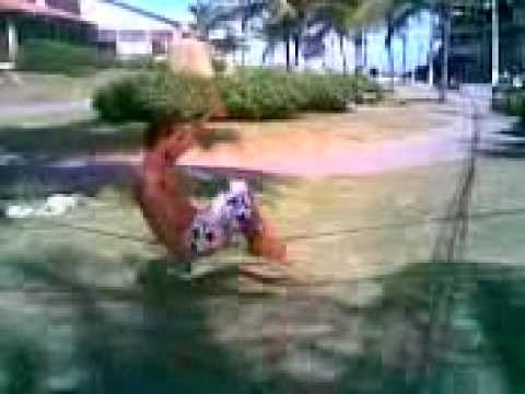 Marcinho andando de slack line