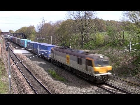 92024 4M26 Mossend - Daventry @ Acton Grange Junction 16/04/14