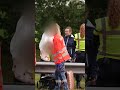 Auto met VROUW EN KINDEREN op ZIJN KOP | #shorts