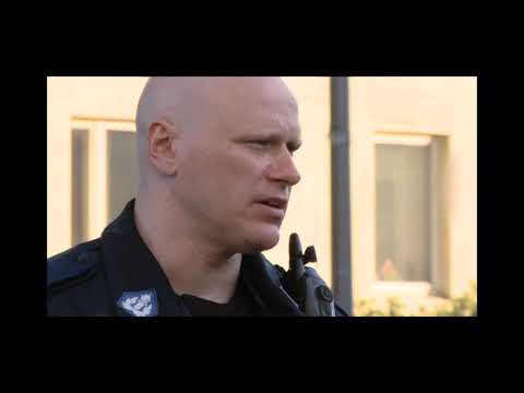 Poliisit Kuopio - Ei auta parisuhderiitaan jos poliisi rupeaa pussailemaan