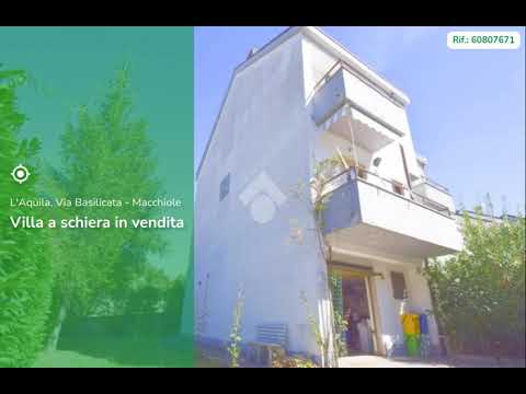 Macchiole, villetta capo schiera con corte esclusiva e garage.