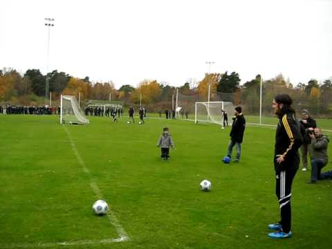 AIK träning Bojan inlägg på Karlberg fotbollsanl 31okt09 inför IFK stolpfusk - AIK 013