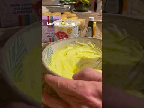 Next is making your icing 🧁 🍋 #food #icing #piping