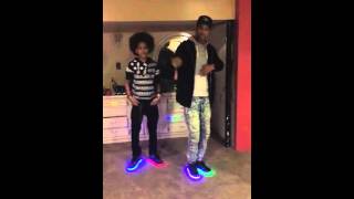 Ayo & Teo | #hitthewavechallenge | Lil Haiti - Hit The Wave