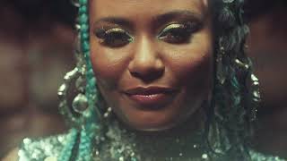 Video zu 'Shake It To The Max' ansehen