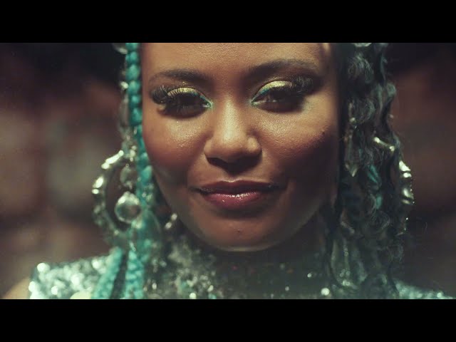 Video zu 'Shake It To The Max' ansehen