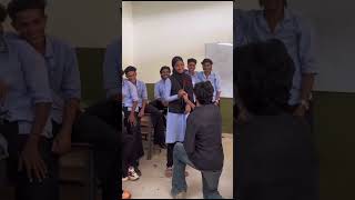 Download lagu Junior boy propose senior girl😍#relationship #freshers #proposal #crush #shorts #thalaivanthalaivii mp3
