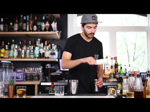 How to Make a Kalimoxto Cocktail