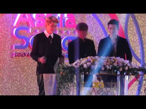 [Fancam] 131009 Asia Song Festival - MC Kris, Eunhyuk, Taecyeon Dancing to Bar Bar Bar