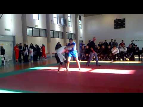 Roberto Iuliano  -68 kg classe B  Andria 5 Dic 2010.mp4