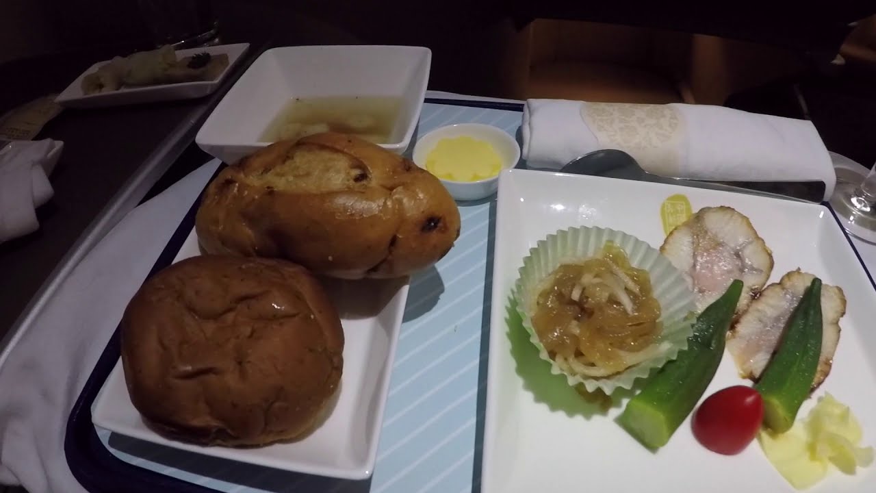 V8 China Eastern First Class Lounge