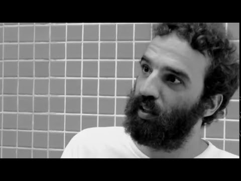 Marcelo Camelo se emociona ao falar sobre Mallu Magalhães - (Extras - DVD Mallu Magalhães 2008)