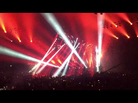 I am Hardwell Ziggo Dome. Eclipse and Virus - Hardwell vs. Martin Garrix. United we are...