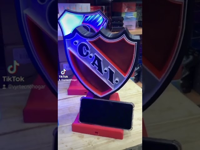 Vídeo relacionado con Panorama Fútbol Lampara de Mesa con Escudo Athletic Club 15x22 cm - Lamparas de Mesita de Noche - Luz Nocturna Infantil con Luz Led USB - Regalo Comunión Personalizado