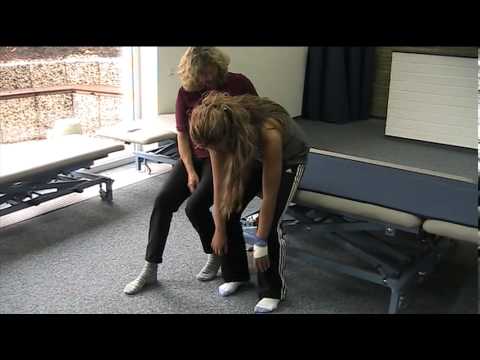 Dokuvideo 7: Bobath-Therapie, 28-jährige Schlaganfallpatientin, Sitz - Stand