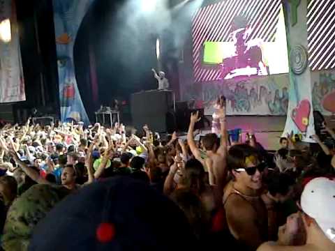 Avicii - Fade in to Darkness ( Le7els )