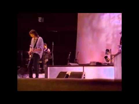 Videoclip de You Are The Everything (Live From Greensboro Coliseum, NC / 11/10/1989) — R.E.M.