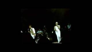 Mike Francis "Let Me In" Live in Manila