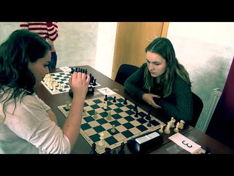 dievčatá SŠ 4.2.   Zuzana Tomčíková  - Mária Lazorová 1:0