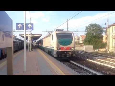 E402B in trazione dell'EXP 14102 Reggio Calabria Centrale - Ventimiglia in partenza da Albenga