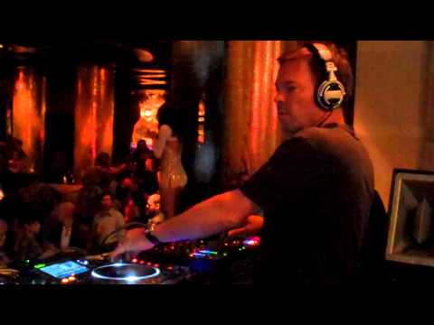 Pete Tong at XS (Las Vegas) playing Hot Natured feat Anabel - Reverse Skydiving
