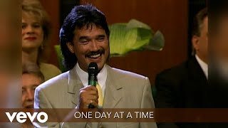 Download lagu Gaither - One Day at a Time (Live) (Lyric Video) ft. Ivan Parker, Joy Gardner mp3