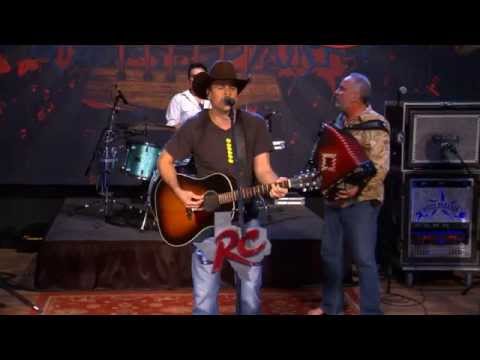 Roger Creager performs 