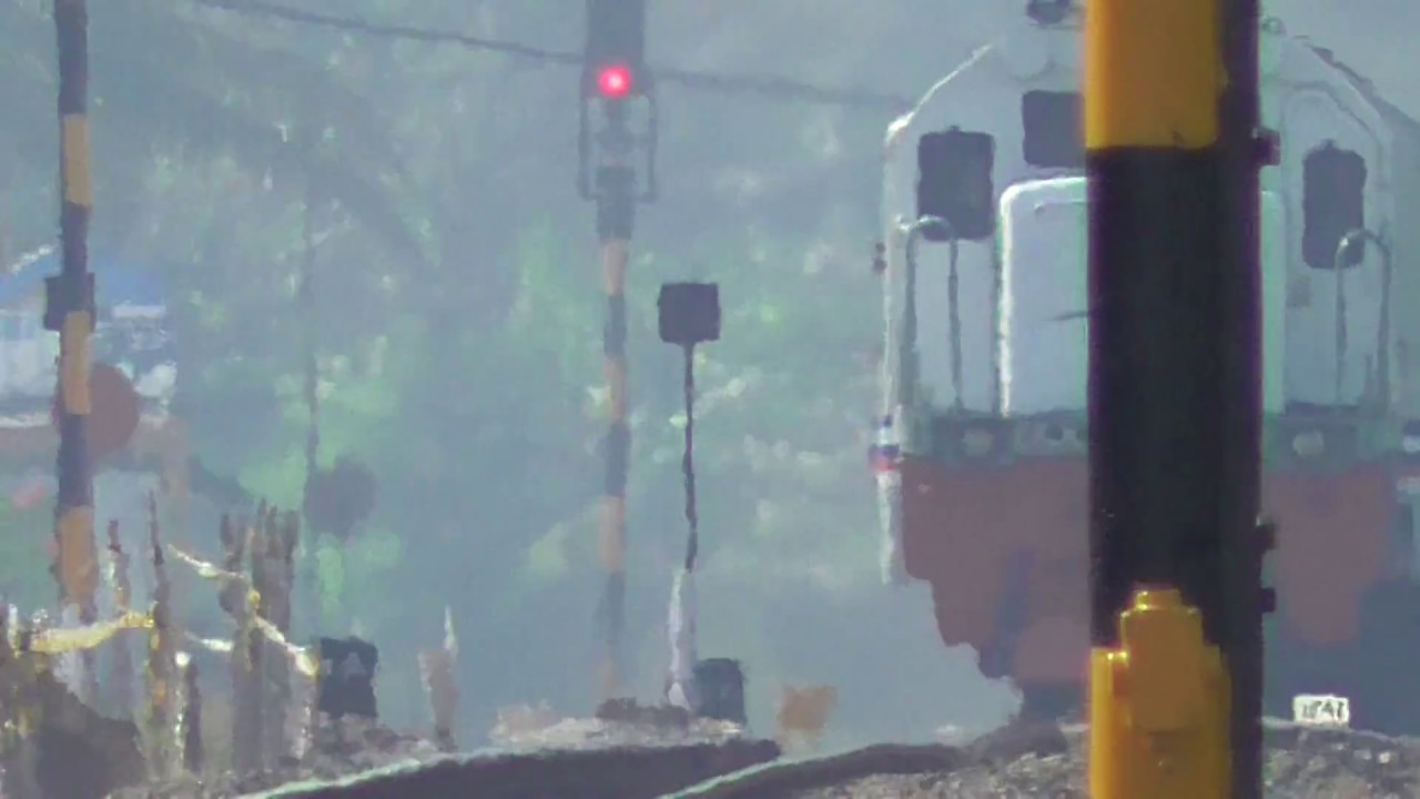 Kereta dan tiang listrik