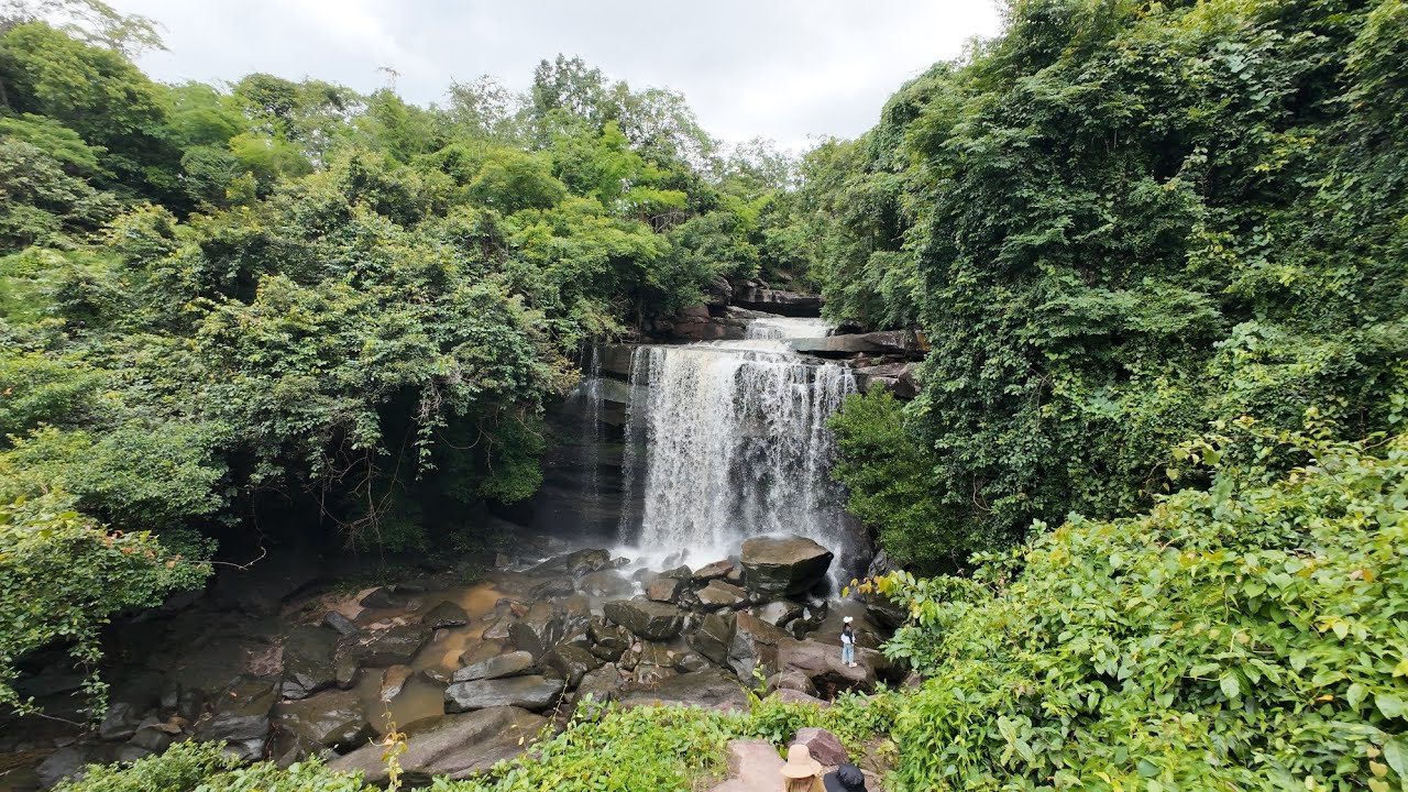 Thung Na Mueang Waterfall