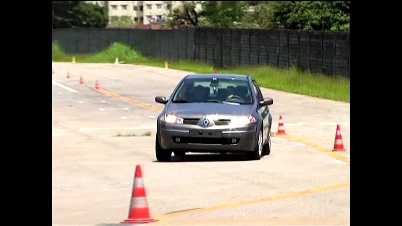 Curso de direção defensiva prepara motoristas para o trânsito