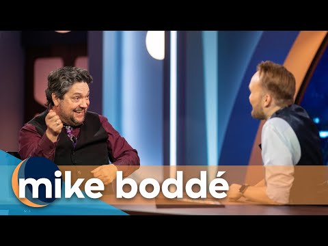 Mike Boddé speelt een medley | De Avondshow met Arjen Lubach (S1)
