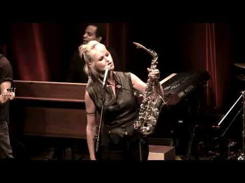 Mindi Abair & The Boneshakers "Pretty Good For A Girl" live in Barrie, ON