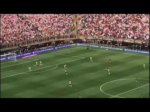 MOMENTO DE EXPLOSÃO NO MONUMENTAL “U” / VIRADA DO FLAMENGO SOBRE O RIVER PLATE