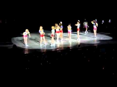 111210 SNSD Funny Moment @ Singapore Concert 2011