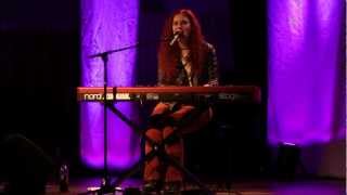 Sarah Kelly - Out of Reach