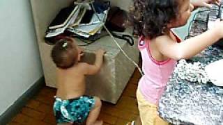 Cecília aprendendo andar em Itaituba_08/10/2005