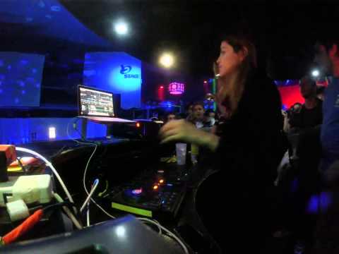 Calu Rivero DJ Set en Lola!