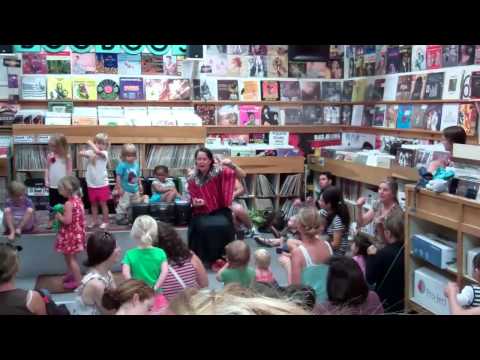 Boo Boo Records- toddler sing-along to Ivan Ulz' 