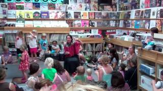 Boo Boo Records- toddler sing-along to Ivan Ulz' 