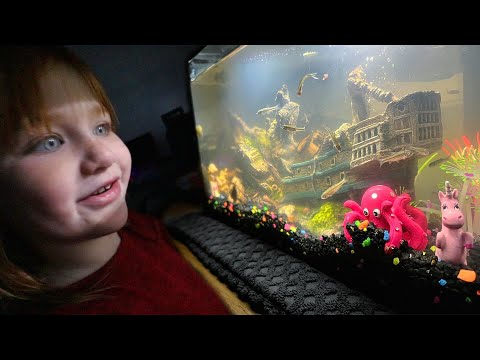 Living with PiRATE FiSH 🐠  another day on the island with Adley! Family Pizza Delivery! almost home