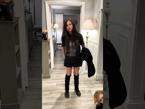 Caught my teen daughter sneaking out 😅 #shorts #sacconejolys #jonathanjoly