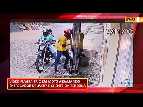 Vídeo flagra trio assaltando entregador de Delivery na Zona Leste de Teresina 18 11 2020