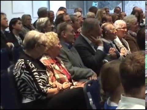 Lau Vrasdonk krijgt een lintje ( Bergen NH)