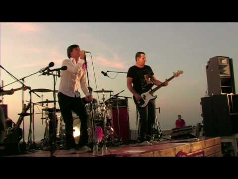 Q-Beach House - Sunset Concert: The Ditch